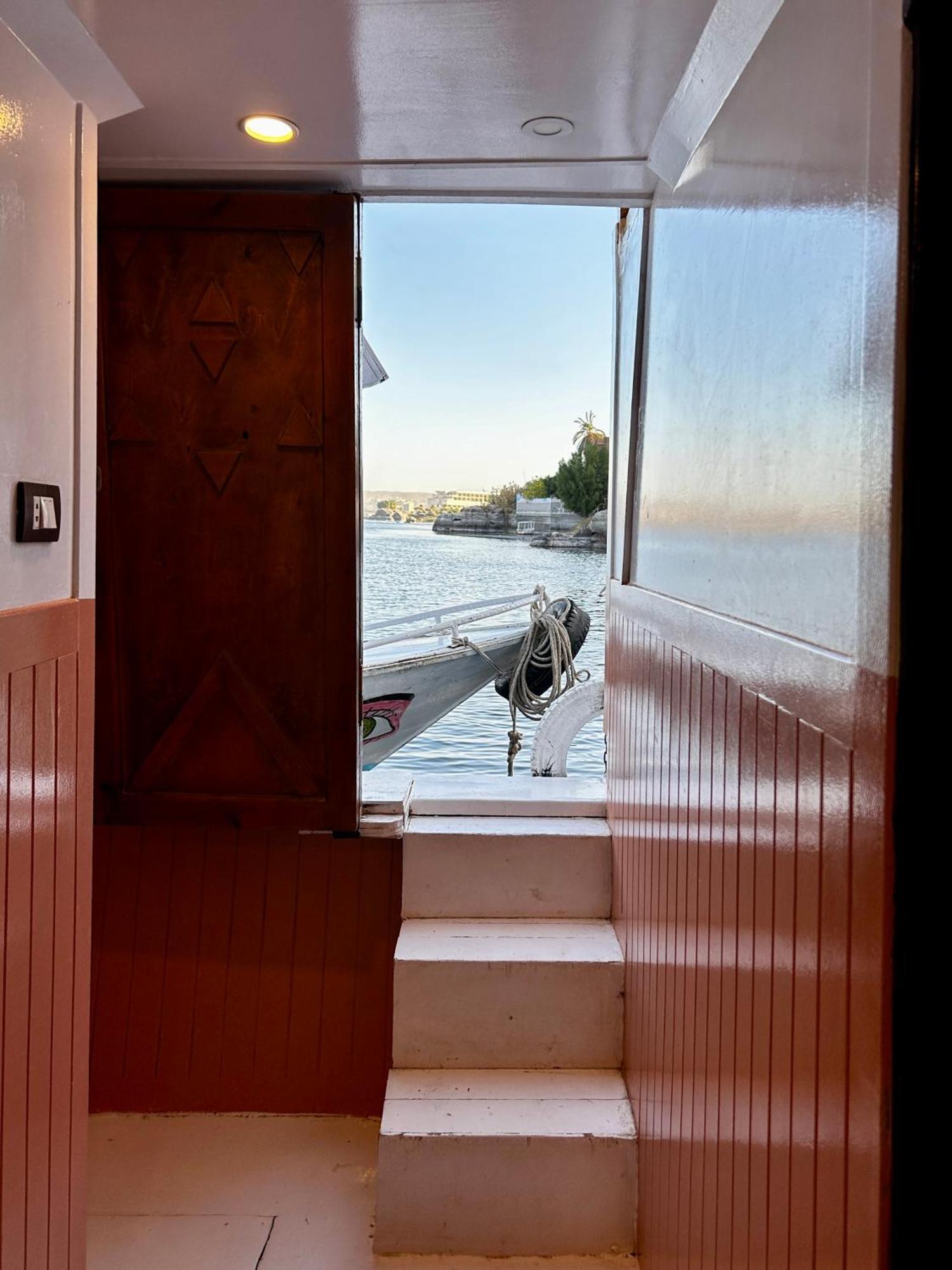 Houseboat Hotel And Nile Cruises Zainoba Asvan Dış mekan fotoğraf