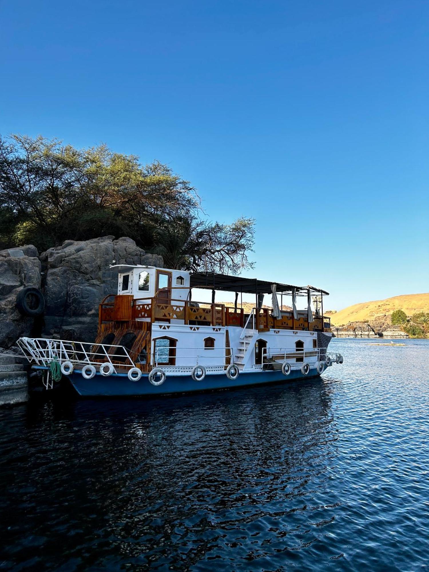 Houseboat Hotel And Nile Cruises Zainoba Asvan Dış mekan fotoğraf
