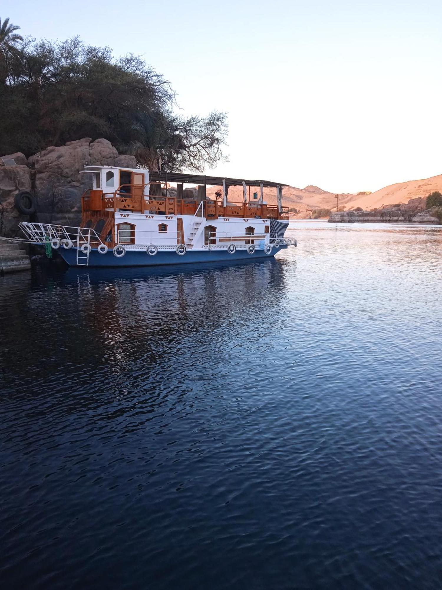 Houseboat Hotel And Nile Cruises Zainoba Asvan Dış mekan fotoğraf