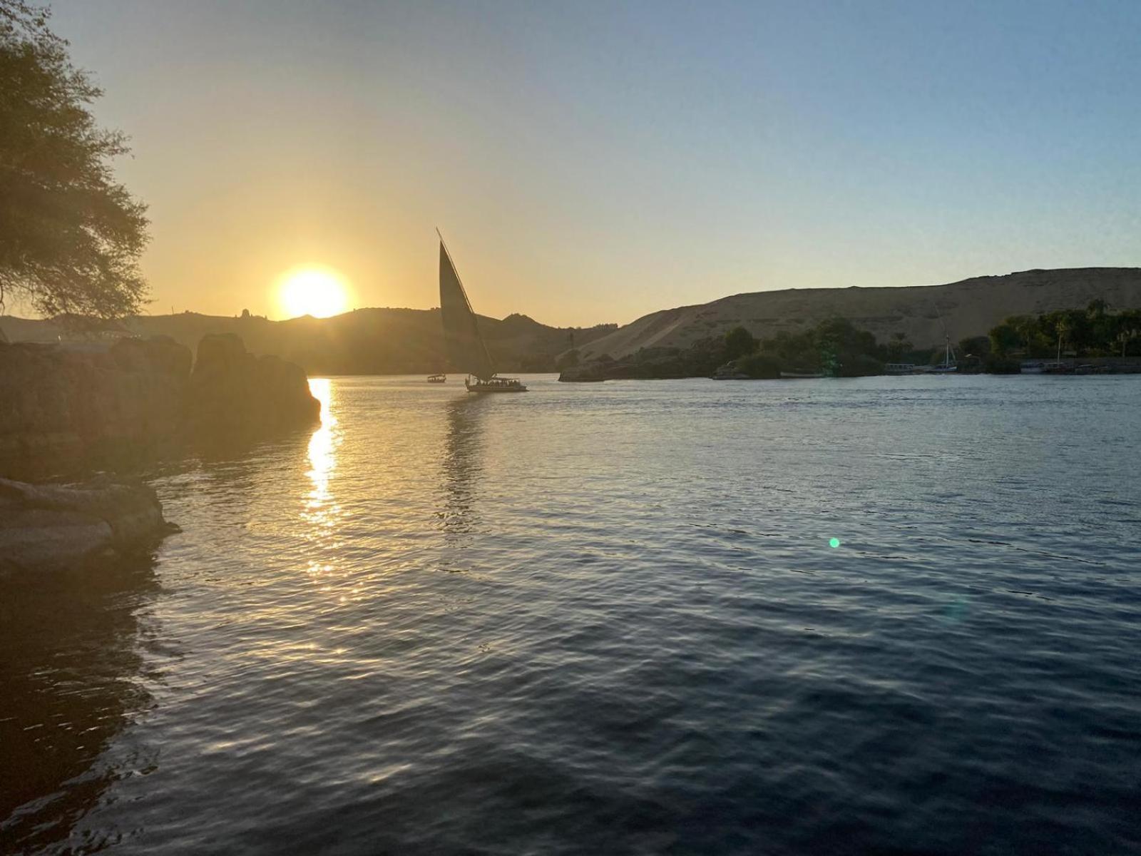 Houseboat Hotel And Nile Cruises Zainoba Asvan Dış mekan fotoğraf